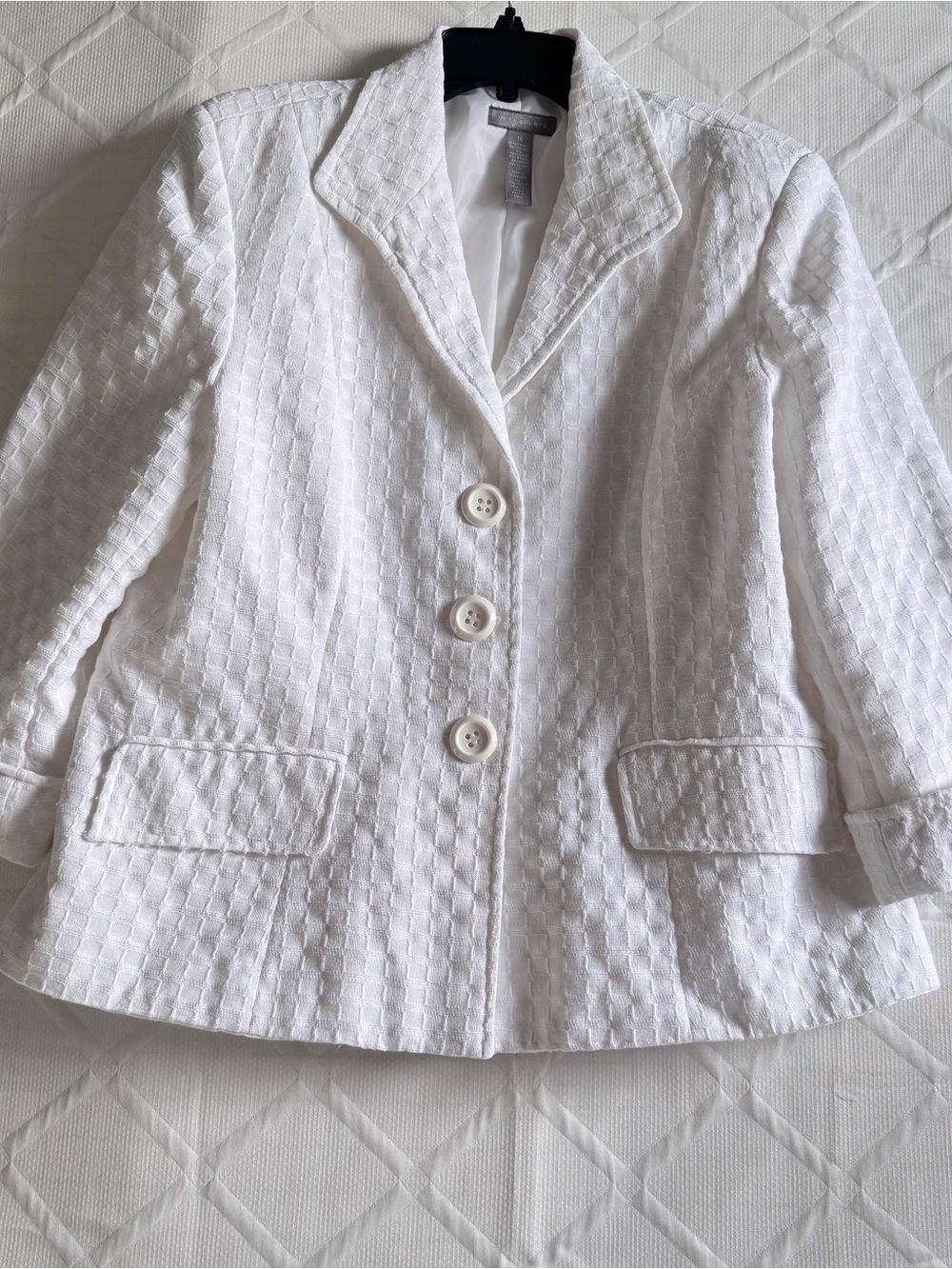 Women’s White Textured Button-Front Blazer